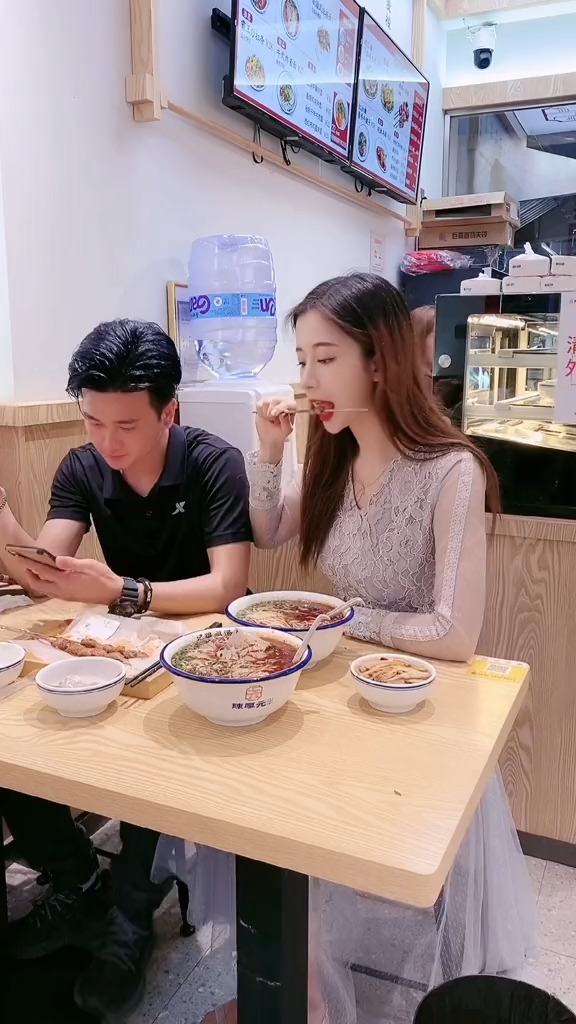 第一次跟相亲对象吃饭,他人怎么不见了