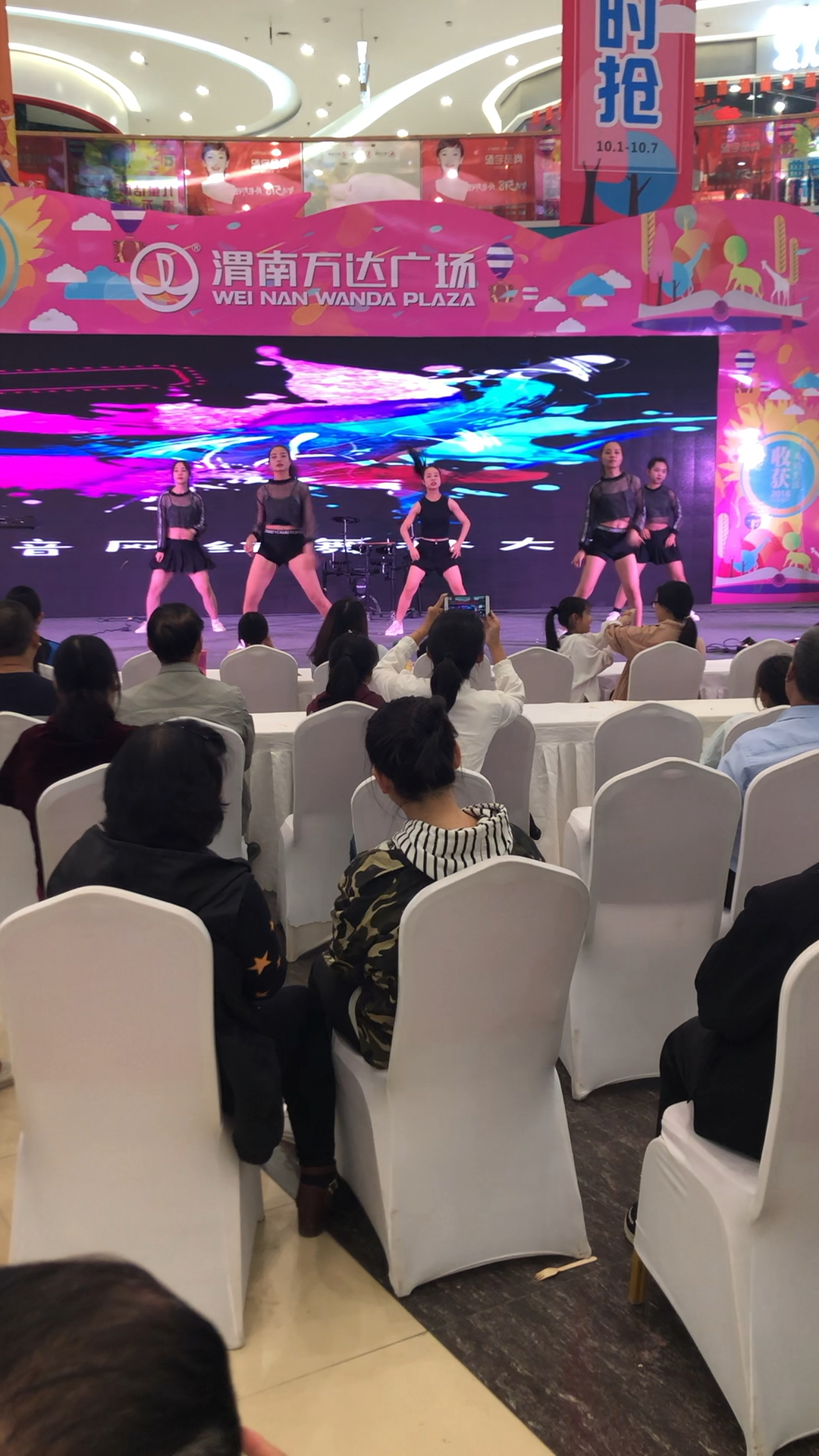 万达开业热舞表演!