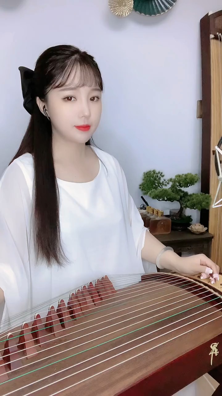 迷惑行为大赏#仙女妹妹古筝弹奏《云海林风》,美妙琴音空灵悦耳,稳後