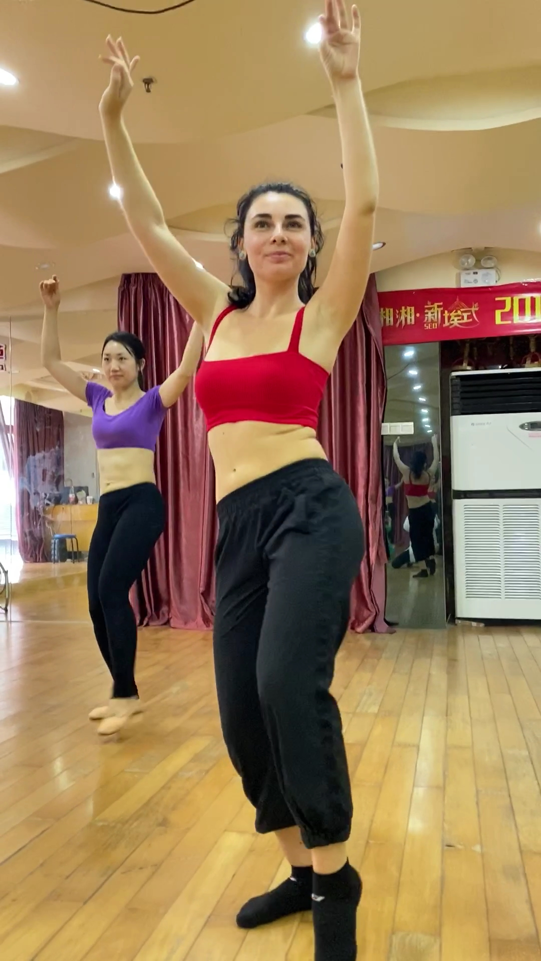 美国大师带你体验街头风格的肚皮舞