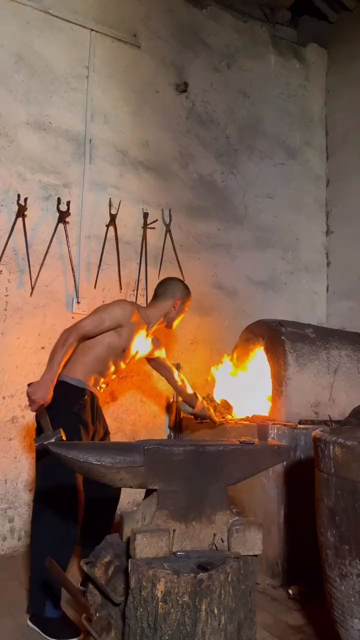 少林功夫#打铁铸剑亦不能耽误练功