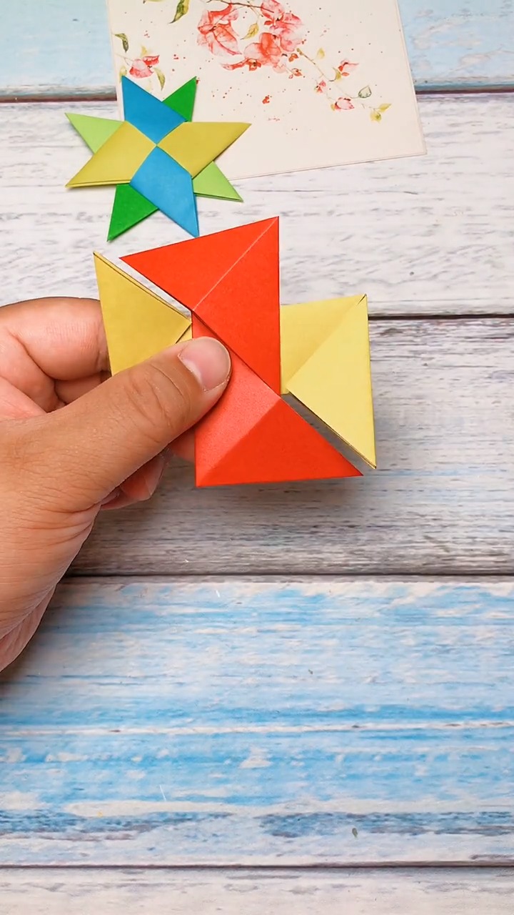 手工折纸会变形的小飞镖好玩不伤人