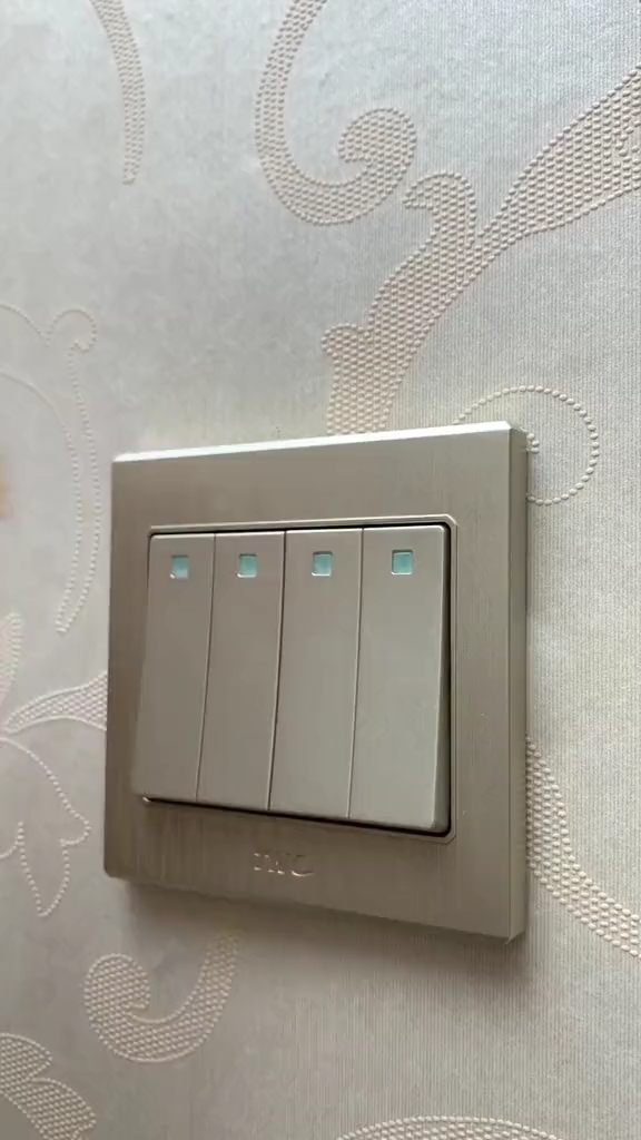 家里的开关太多,贴上这个就好分辨各自的功能了