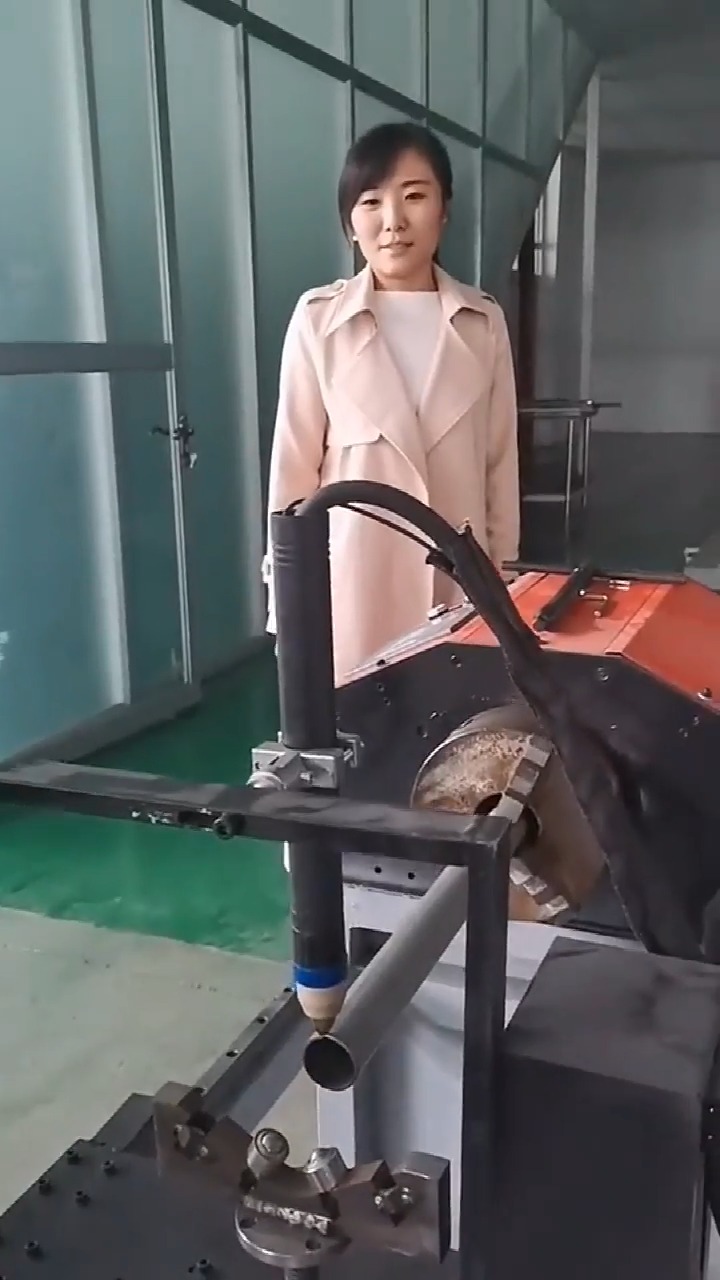 机械#美女为你展示激光切割机,巾帼不让须眉,真棒!
