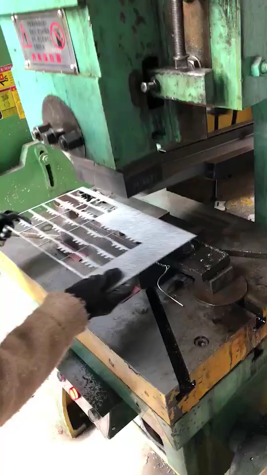 冲床接料器安装调试完成