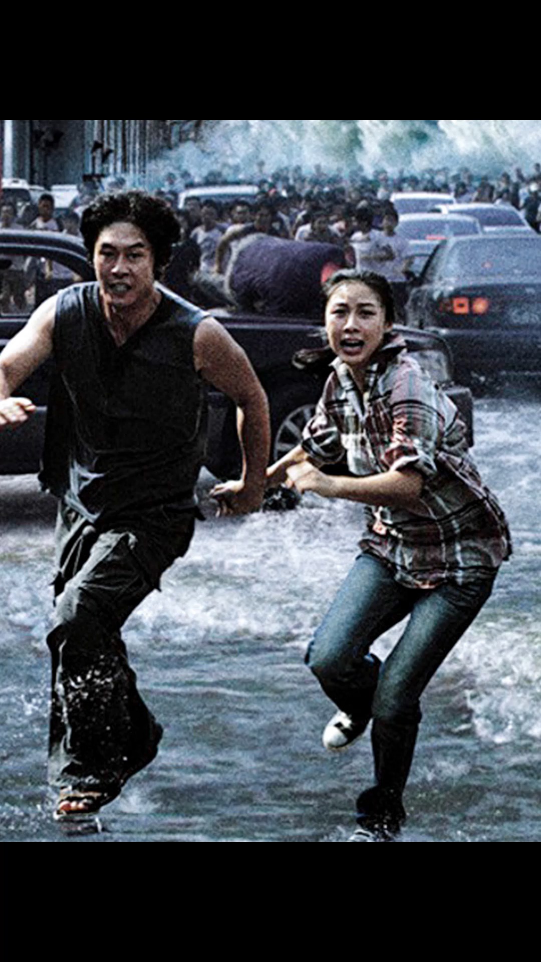 电影解说#洪水淹没城市,男人拼死救女儿