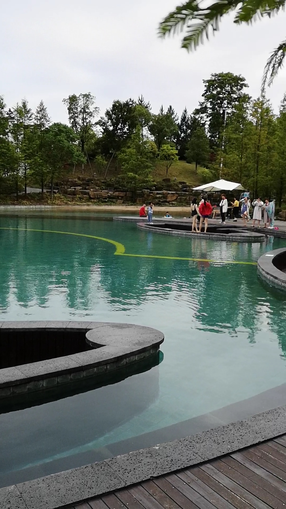 夏日旅行目的地#发现了个天然泳池