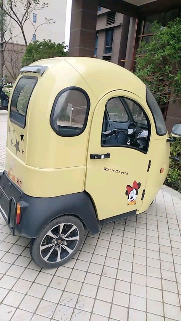 我的宝马三轮车.再大的风雨也不怕了