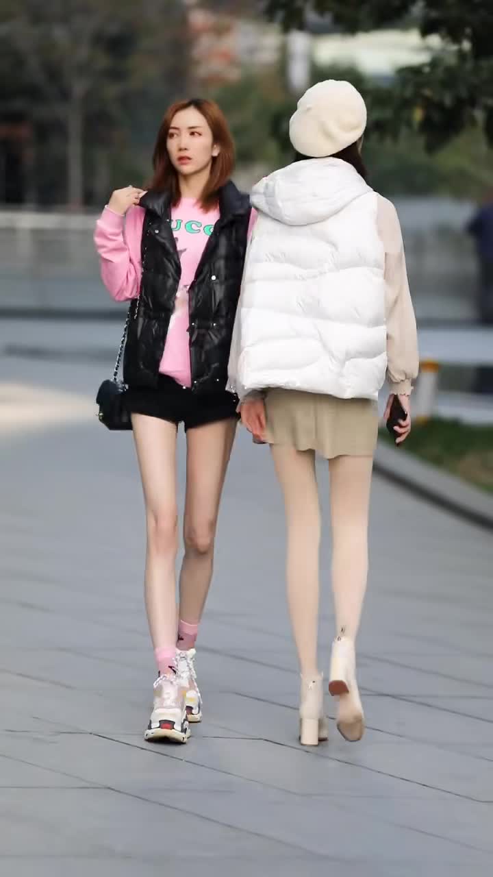 全民自拍#哇哦,好调皮(长)的小姐姐(腿),选哪个(双)领回家呢