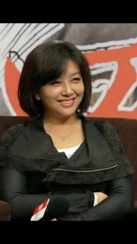 51岁江珊素颜照曝光,帅气的丈夫却只有36岁,深得女儿喜爱