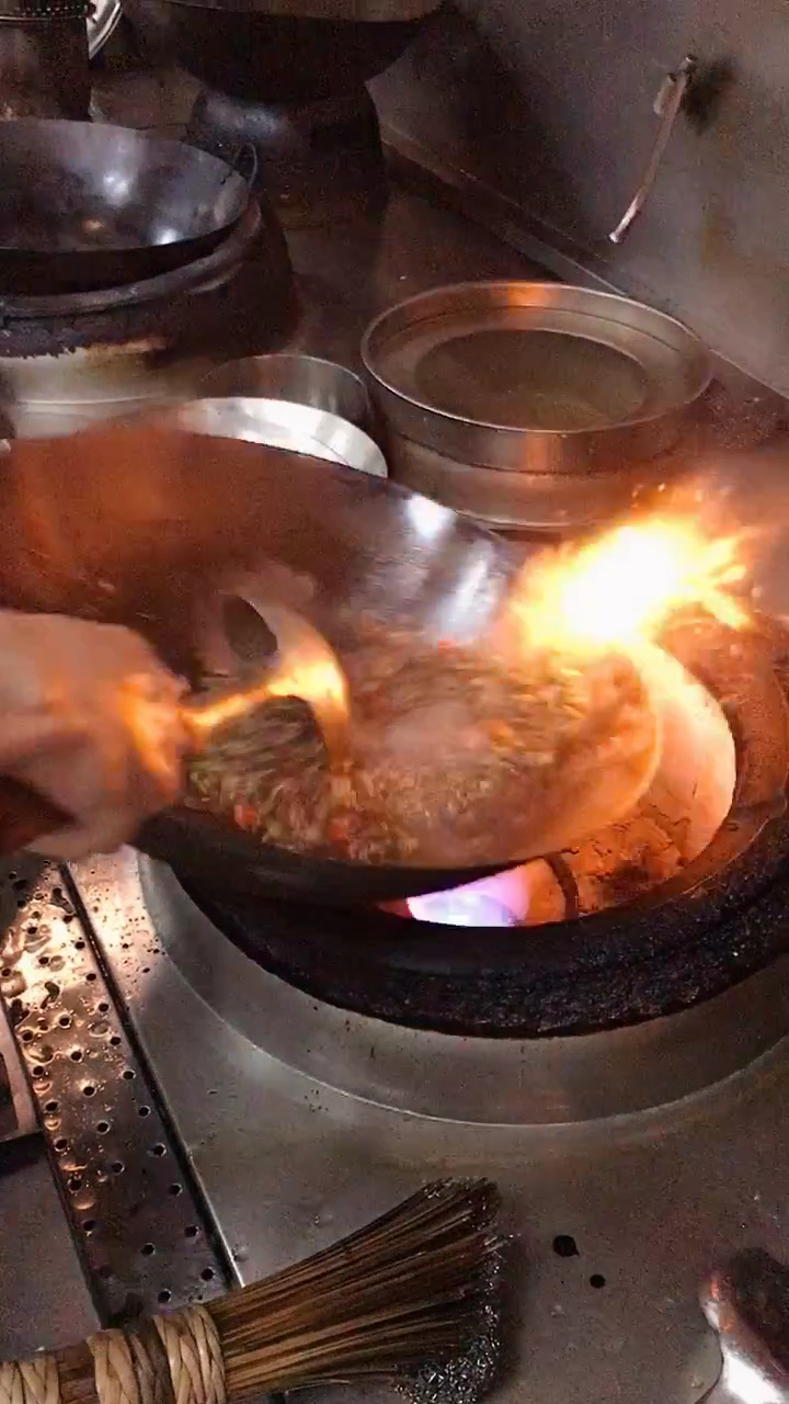 这翻锅姿势太霸气了