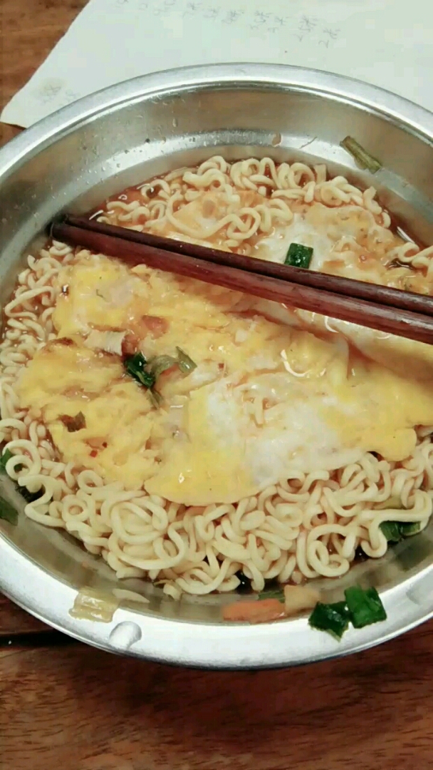 吃早餐,方便面加个蛋