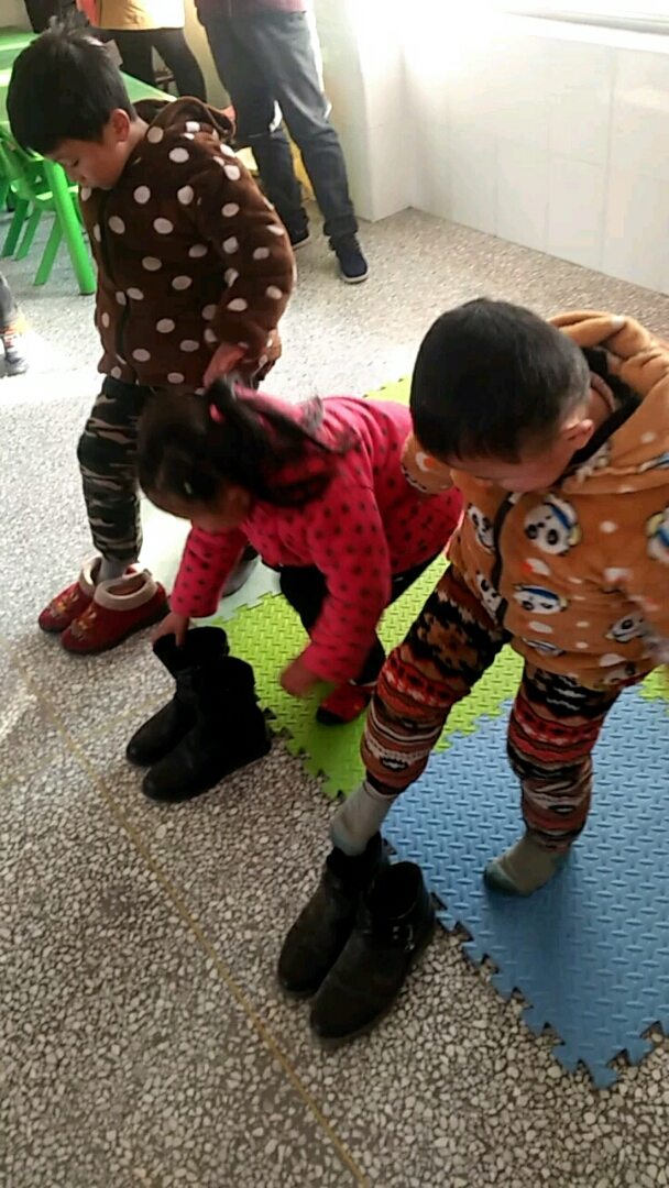 亲子游戏,穿大鞋