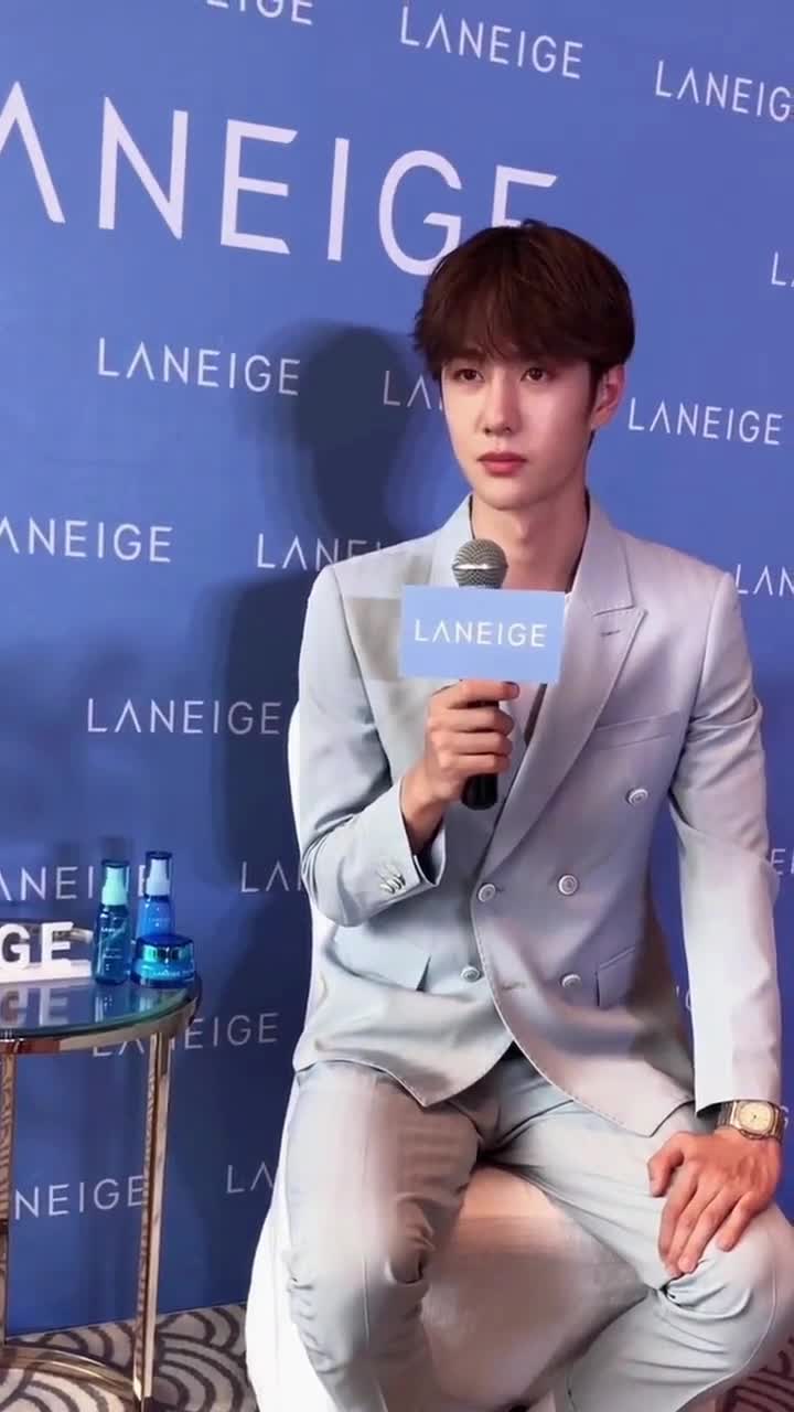 王一博接受采访,认为自己外表冷内心热,网友:看他和肖战就知道