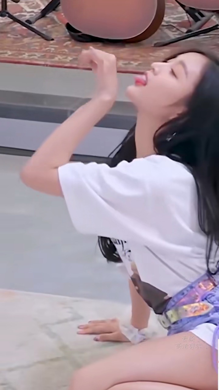 啊这,这舌头舔的我不敢再开车了,你们自己品#吴宣仪#女神#高清#性感