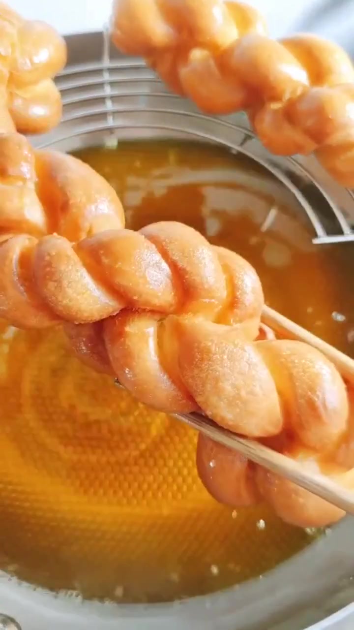 炸麻花喽,你们爱吃吗?