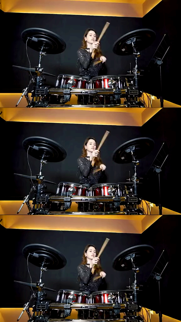 架子鼓美女#鼓打的再好,不能上热门,也就是个擀面杖!