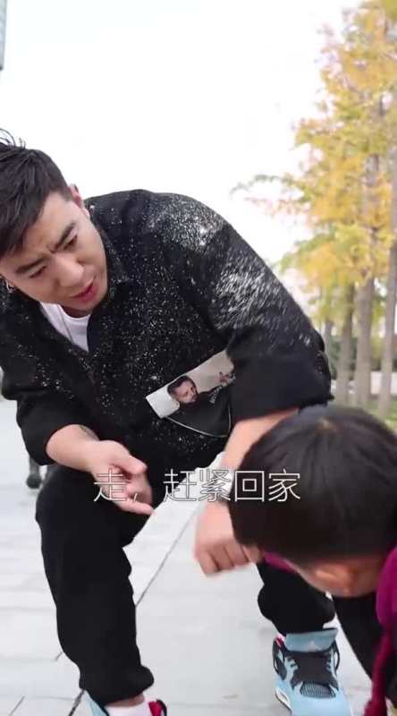 小朋友遇到陌生人强行拖拽该怎么做呢