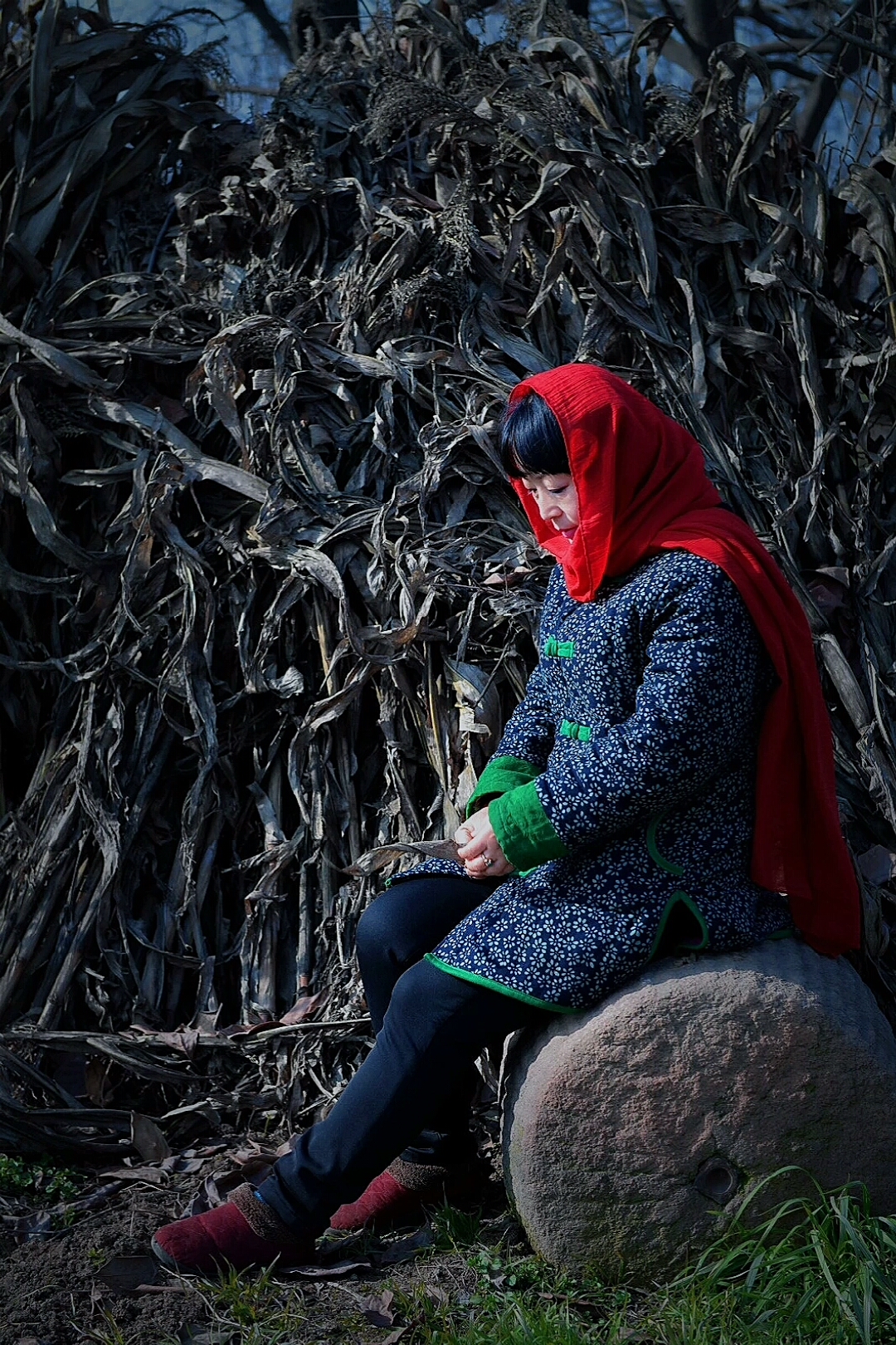 人像摄影#一个山村留守女人的冬日(四)—— 出镜 :小鹿