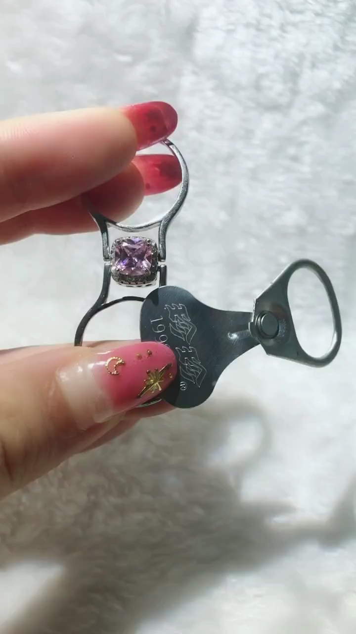 易拉罐做的戒指,别问怎么做,厂长是我表哥,别打我,开玩笑的,大家开心