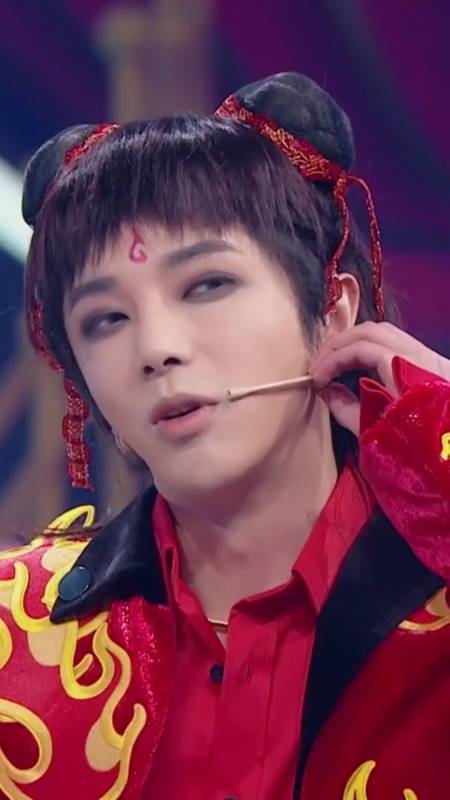 华晨宇 这个哪吒扮相也太像了吧!-全民小视频