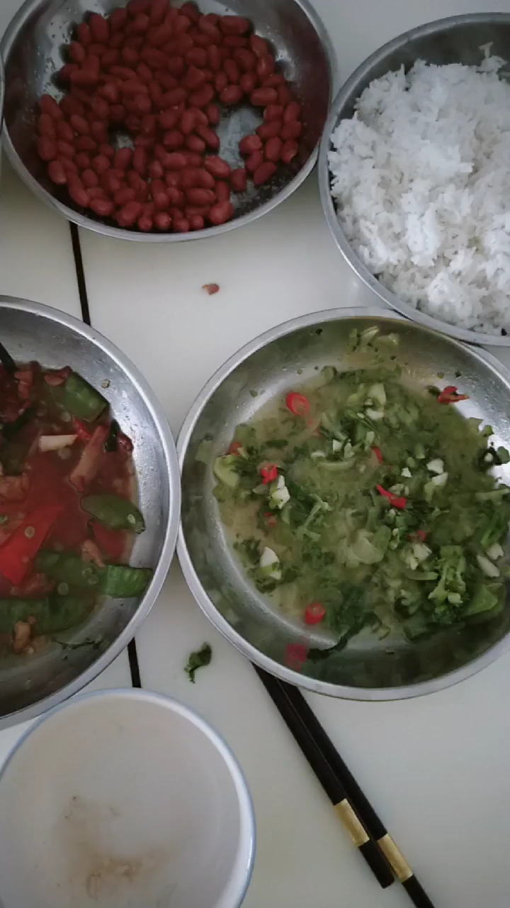 喜欢吃冷饭的吃完上班