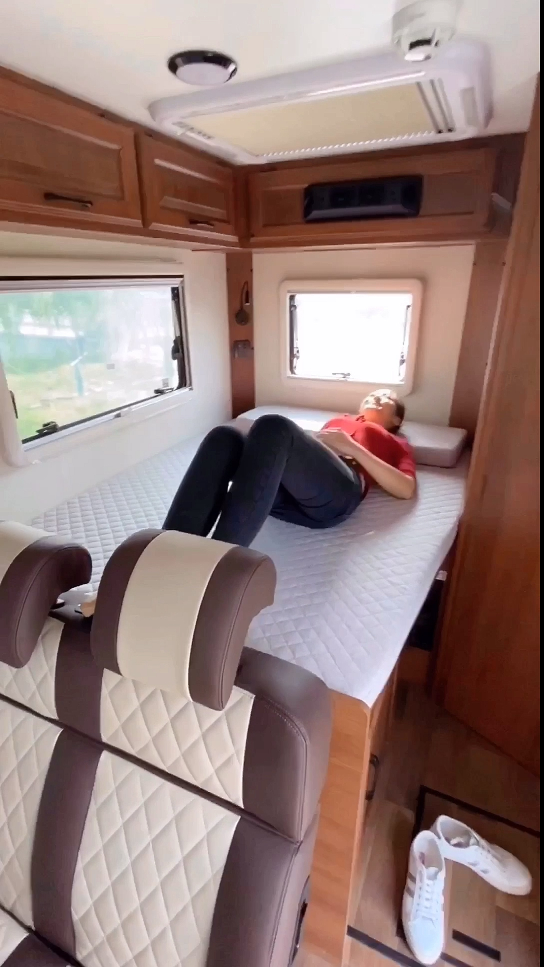 房车里睡觉