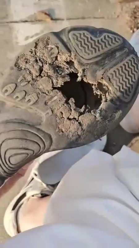 我不说谁又知道鞋底是烂的呢别人看不到就将就着穿吧