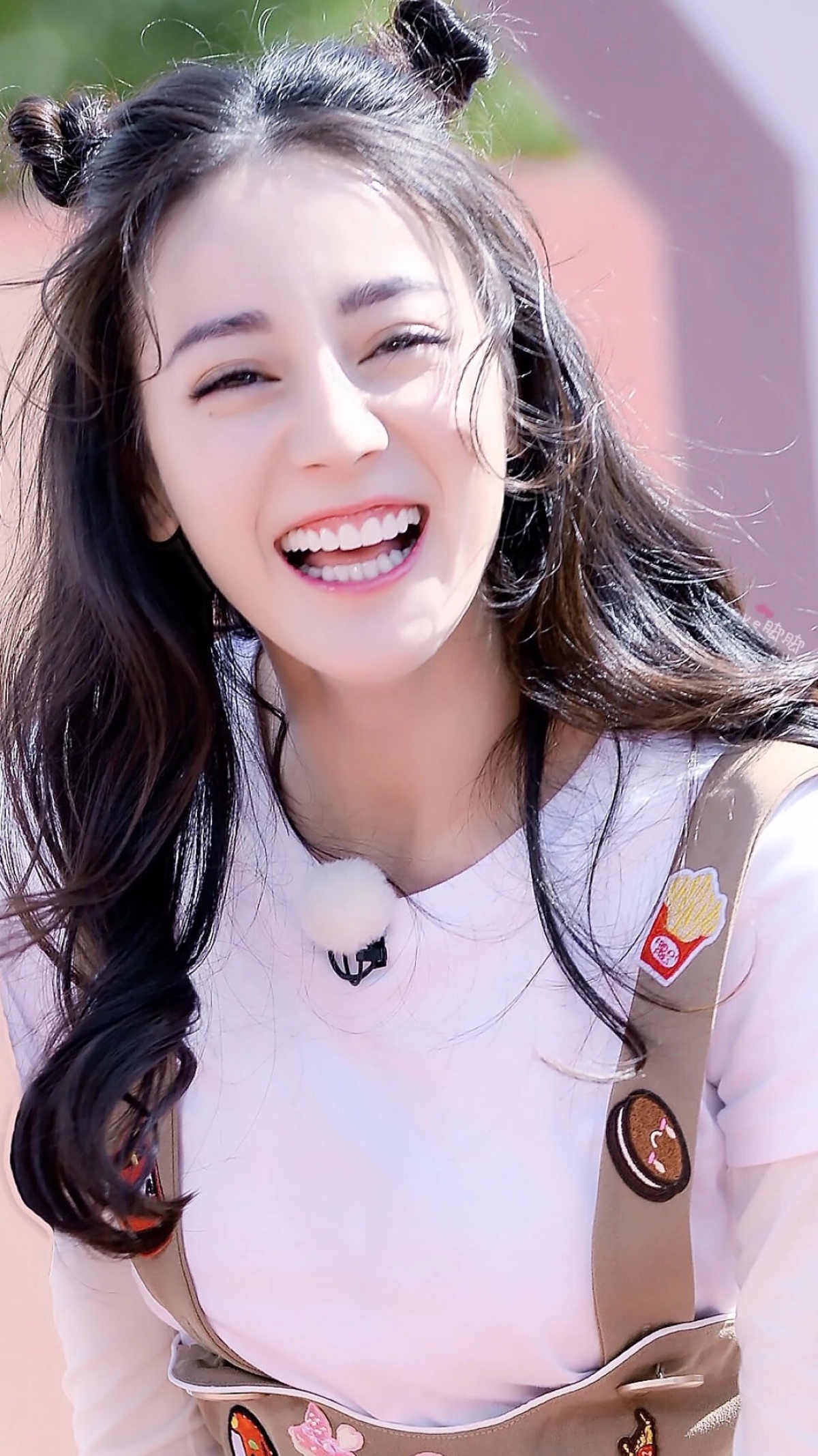 治愈笑系:迪丽热巴,低调的她捐600万给武汉,为她点个赞吧!