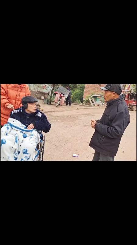 带养父回去看二叔爹就盯着二叔的脚看,二叔没听懂,我知道爹说那么冷不