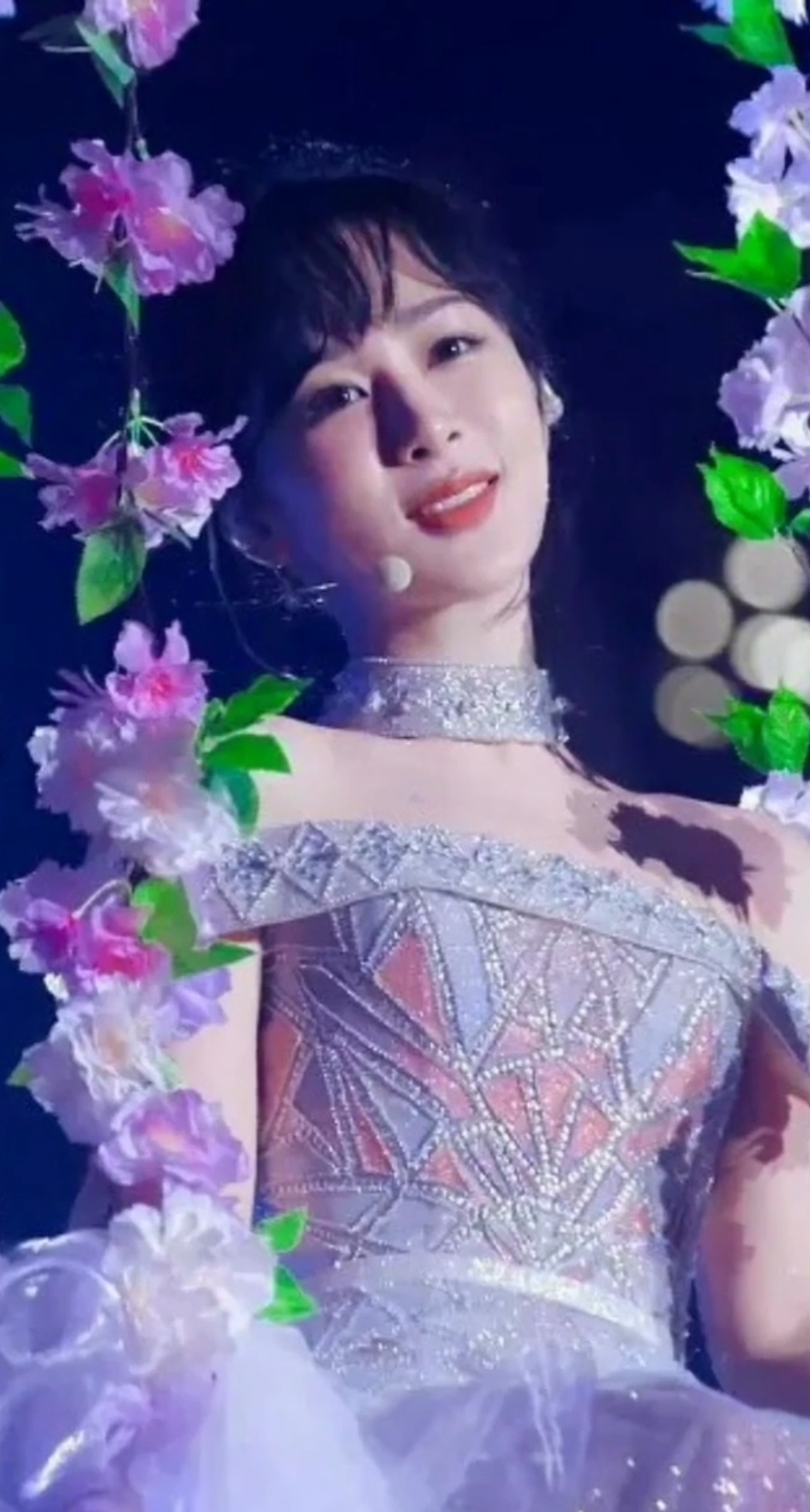 杨紫2020跨年碗会荡秋千,美若天仙