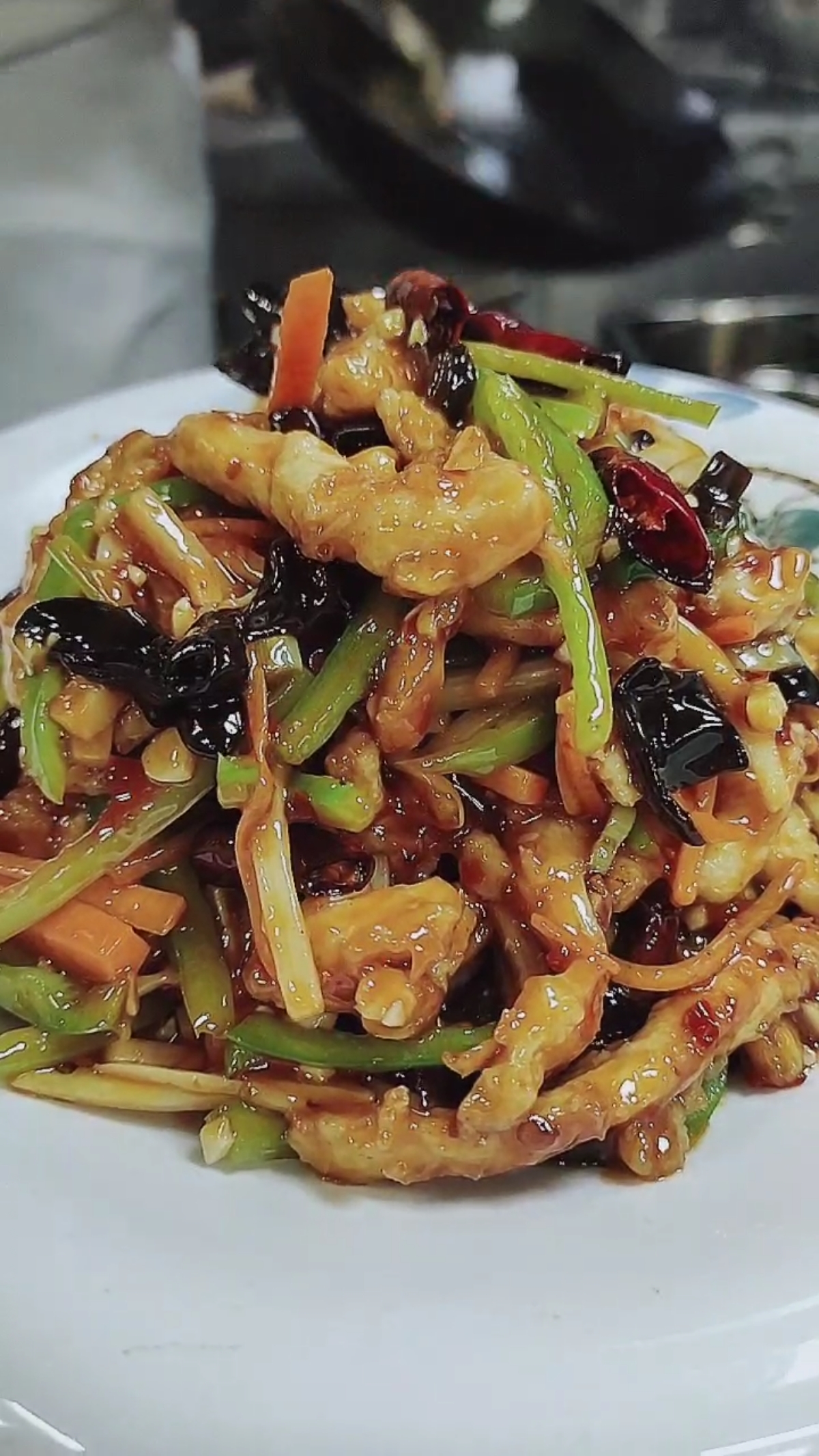 美食记#鱼香鸡丝太诱惑人了,800赞没问题.