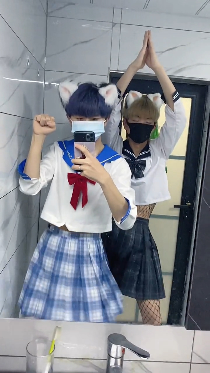 小哥哥跳舞#小哥哥穿jk跳舞,你们喜欢吗?