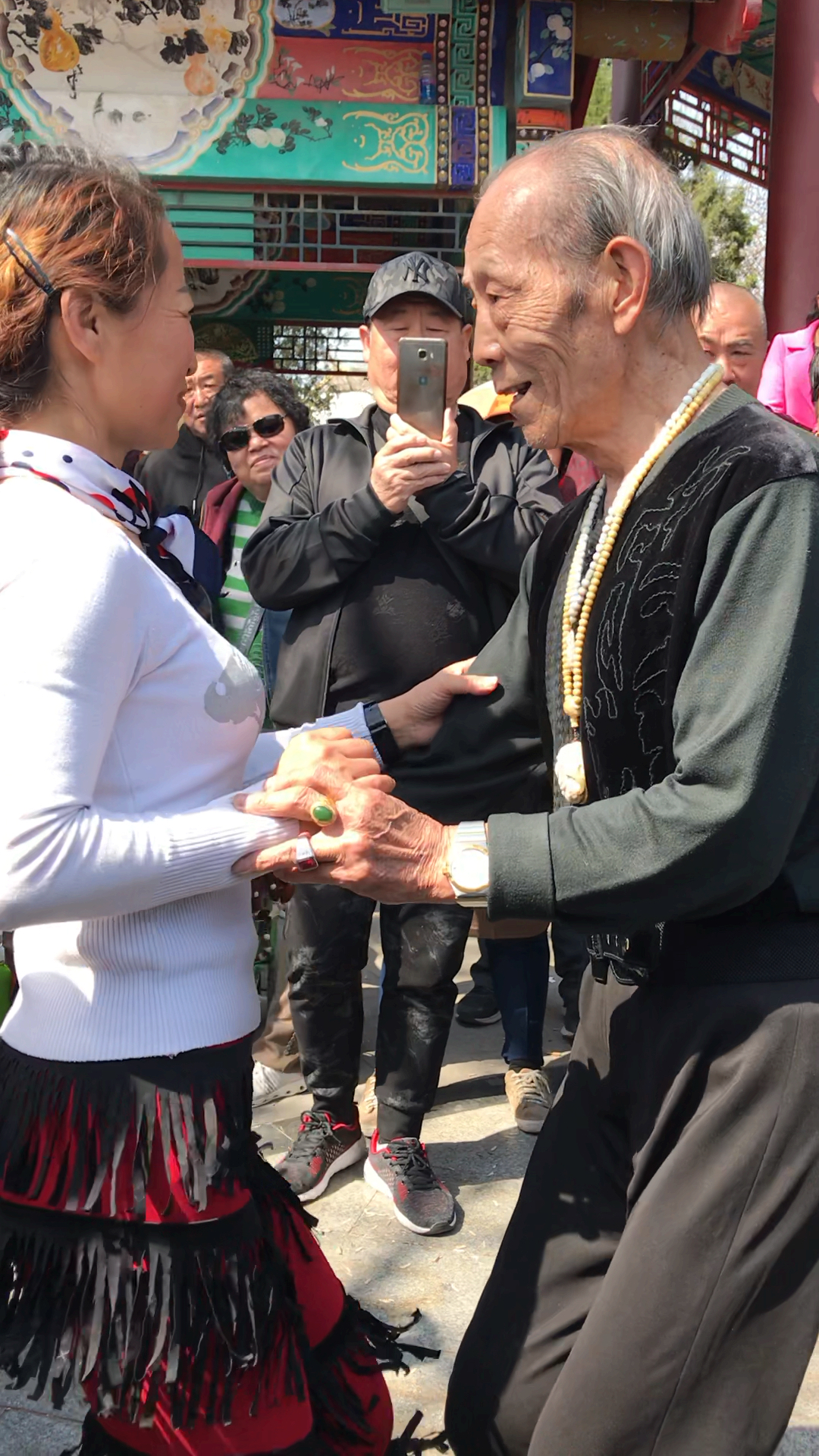 80岁网红张大爷和安静老师共舞!美极了-度小视