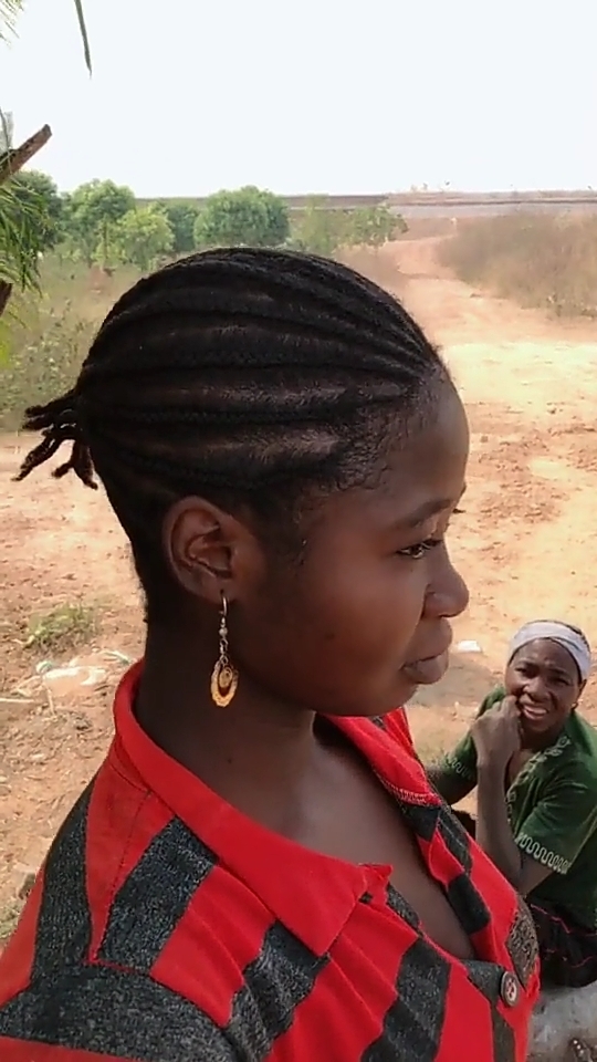 非洲女人留了25年的头发,只能这么长