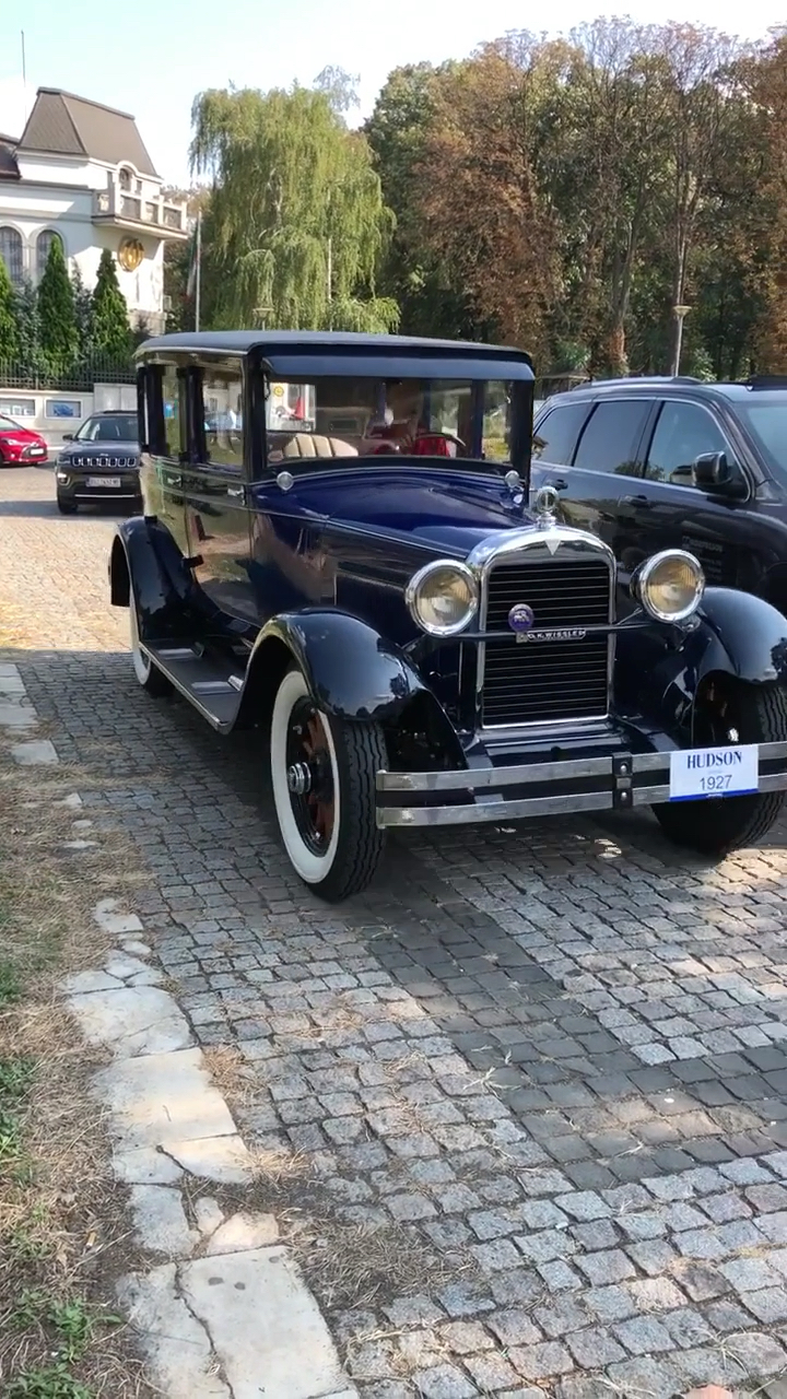 帕卡德(packard)是一个来自美国的豪华老爷车品牌厂自1927年!