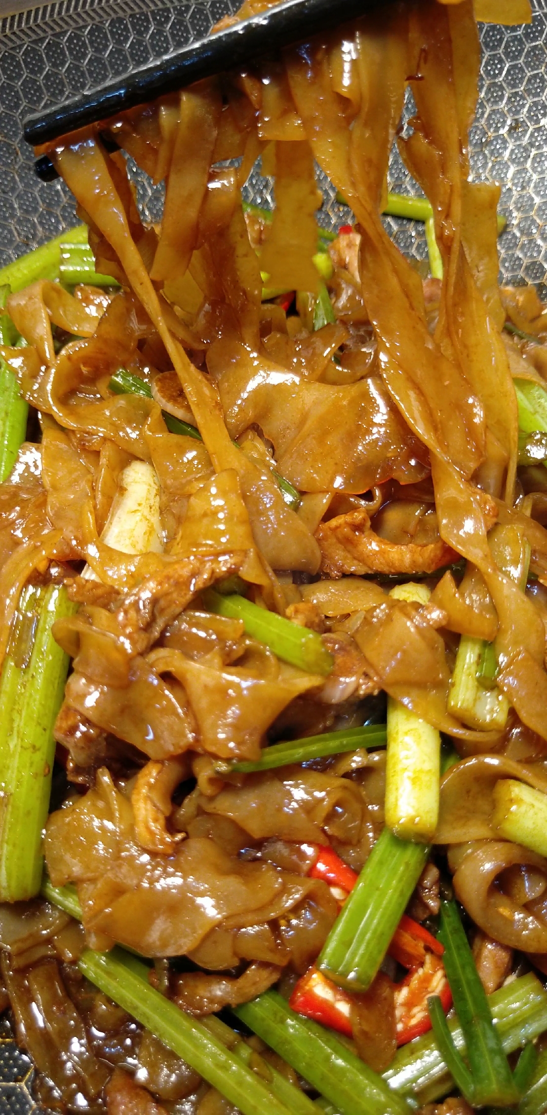 家乡特色美食#芹菜炒粉皮