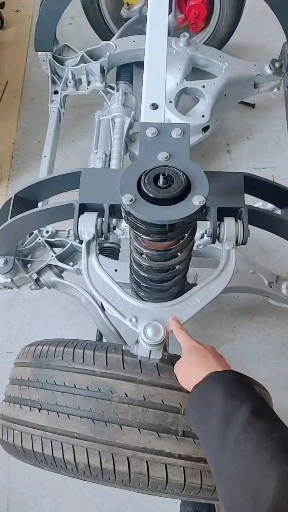 好物推荐#宝马的前悬架选用双叉臂和多连杆.