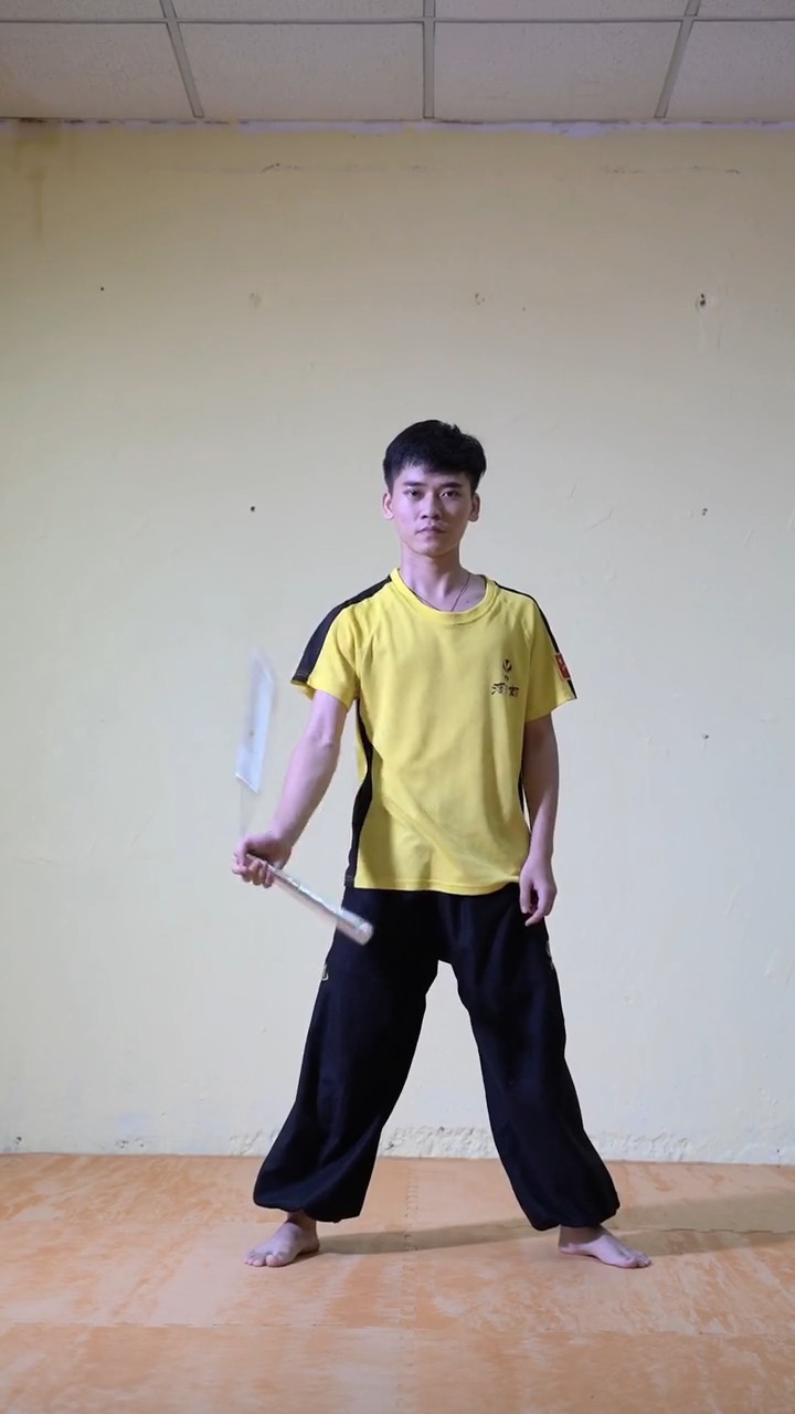 娱乐#指间花式双节棍转转转关注我,带你玩转双截棍