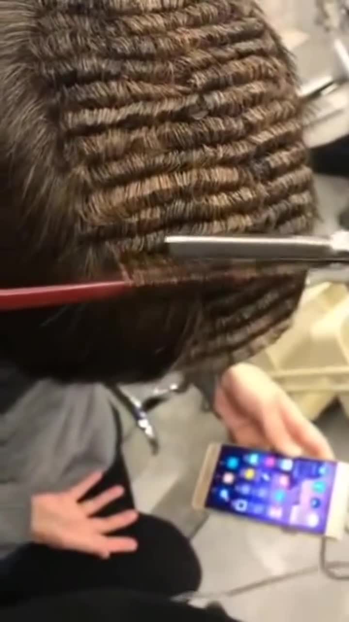传说中的钢丝球发型,今天终于见到了,这发型也太独特了
