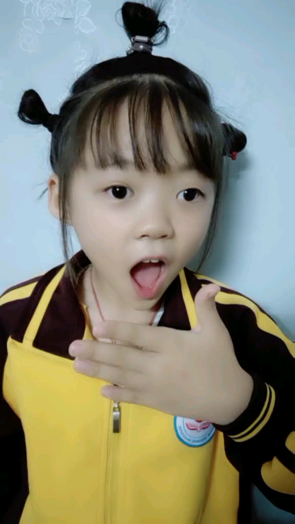 你们的小仙女晴宝又来了,首先感谢大家对我的支持和鼓励!哦