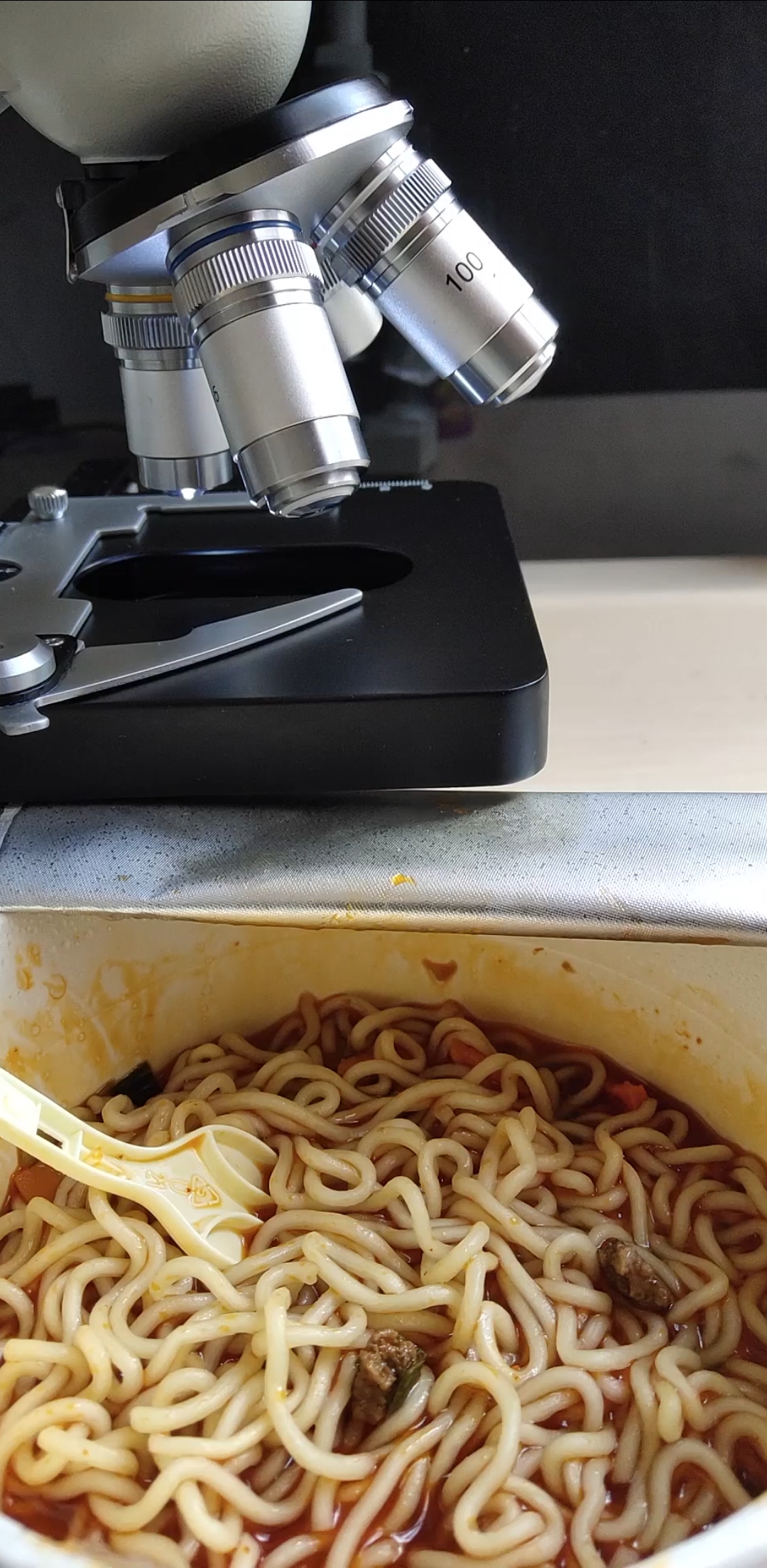 佛系生活#我们都曾吃过的的泡面放大200倍