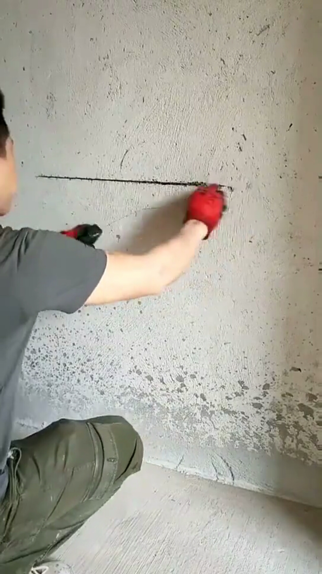 有人说弹线是多此一举,我弹线是为了让开槽师傅开