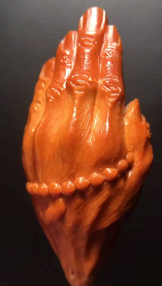 好物推荐#作品名称:佛手~ 非常古朴的佛手,手持佛珠,双手合十,虔诚