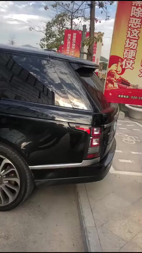 搞笑段子#大路虎倒車,撞出了新高度