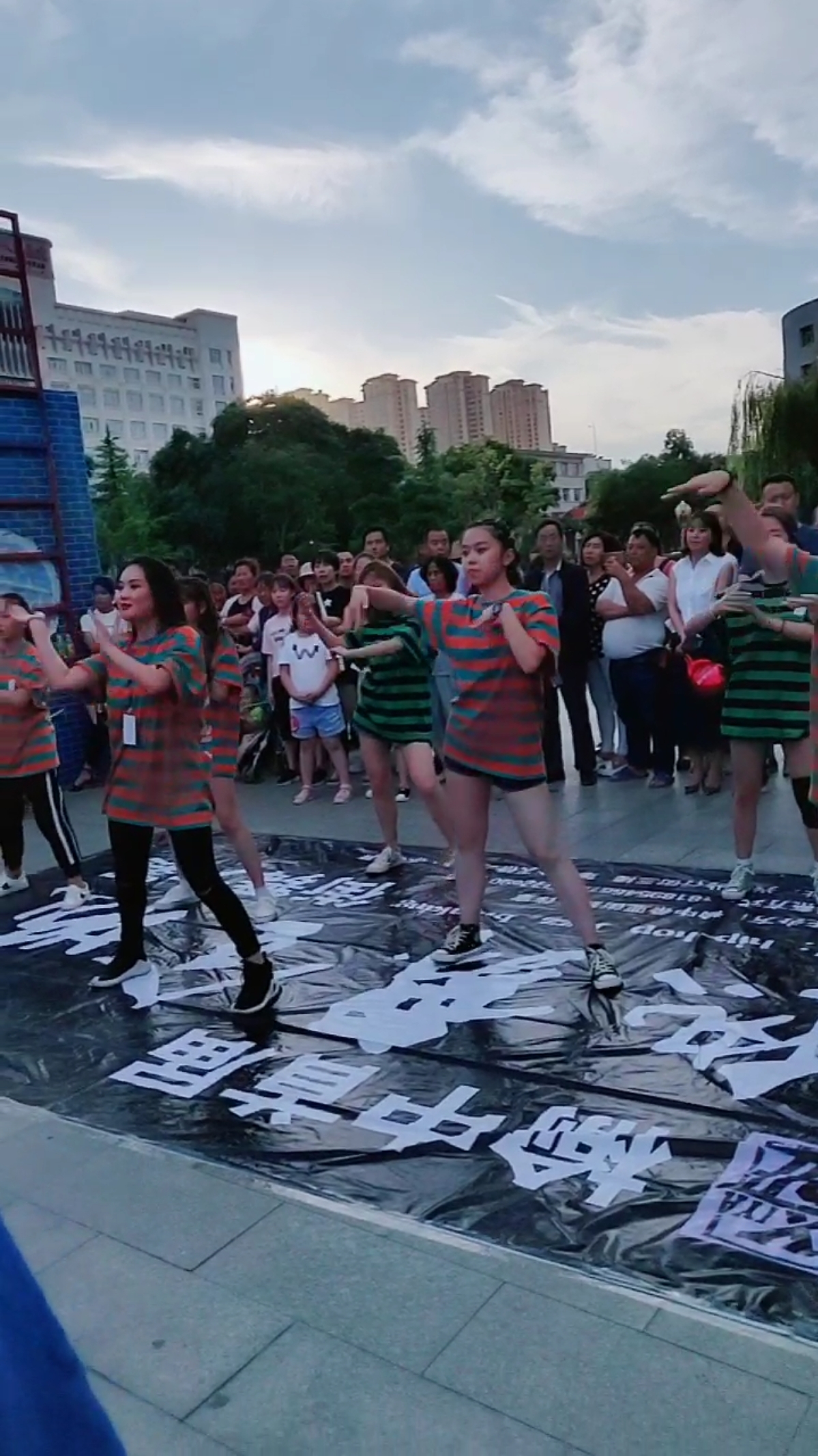 榆中县首届热舞表演