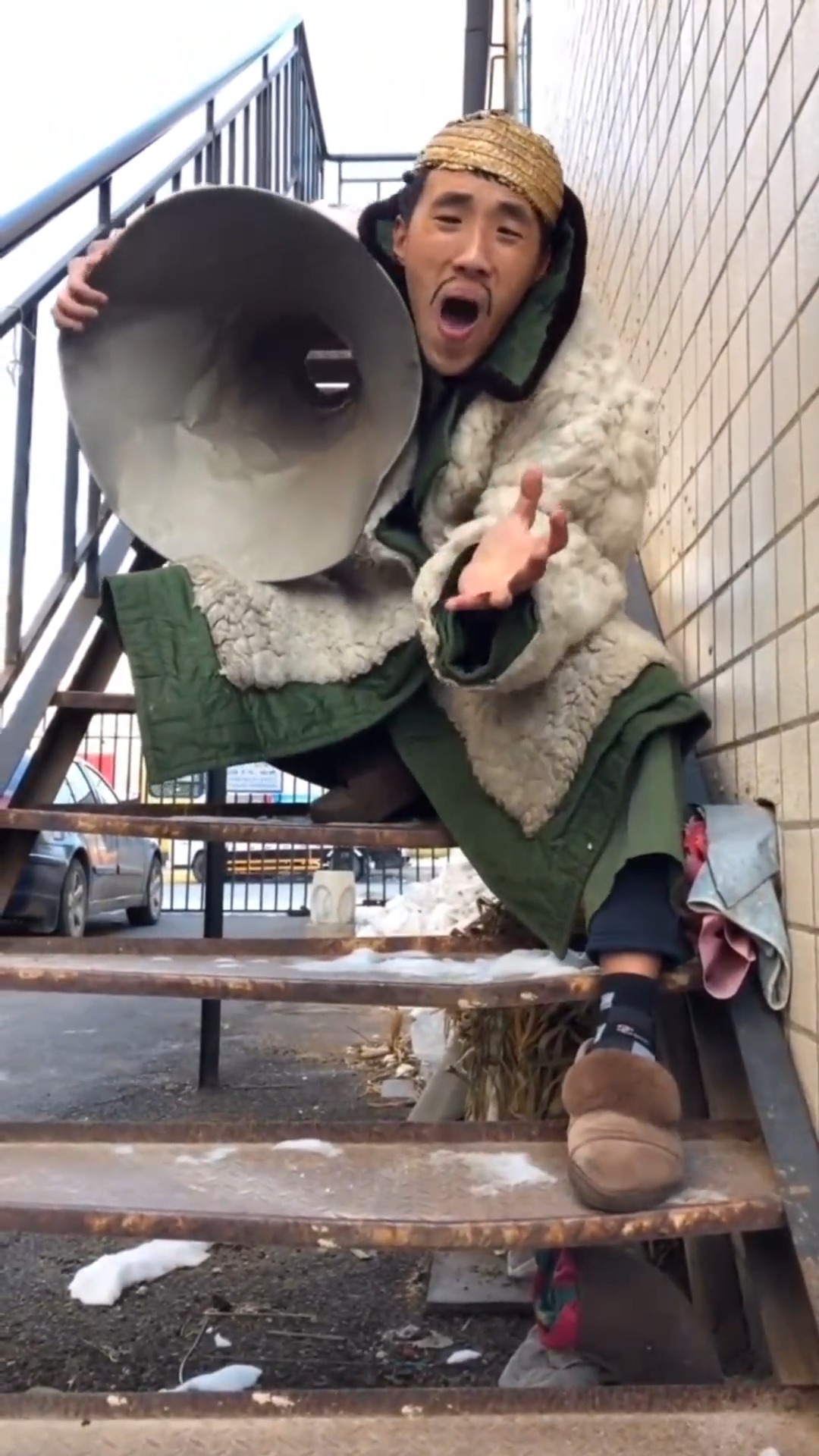 最近这个奇葩大叔火了,我的情深你若懂,深情流露,太好听了