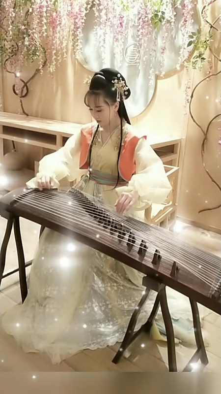 迷惑行为大赏#古风女古筝弹奏《茉莉花》,容貌好似七仙女下凡,令人赏