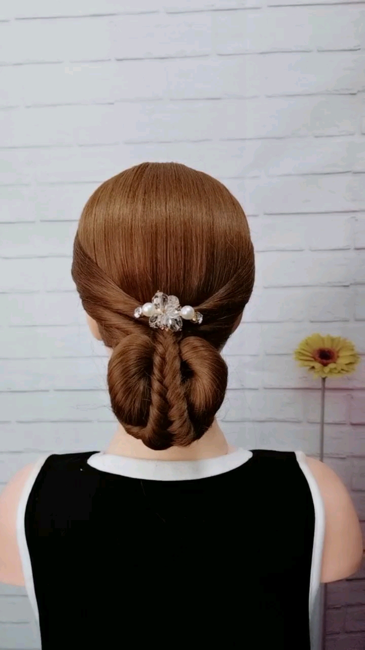 优雅型女性的气质盘发