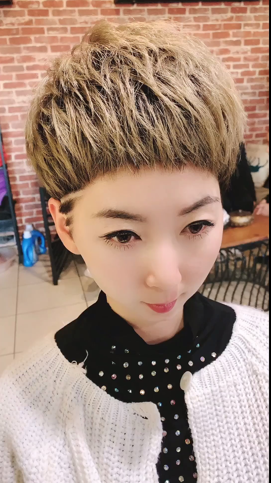 创意发型#2020让你玩出新高度,这款短发太潮了,你敢挑战自己吗?